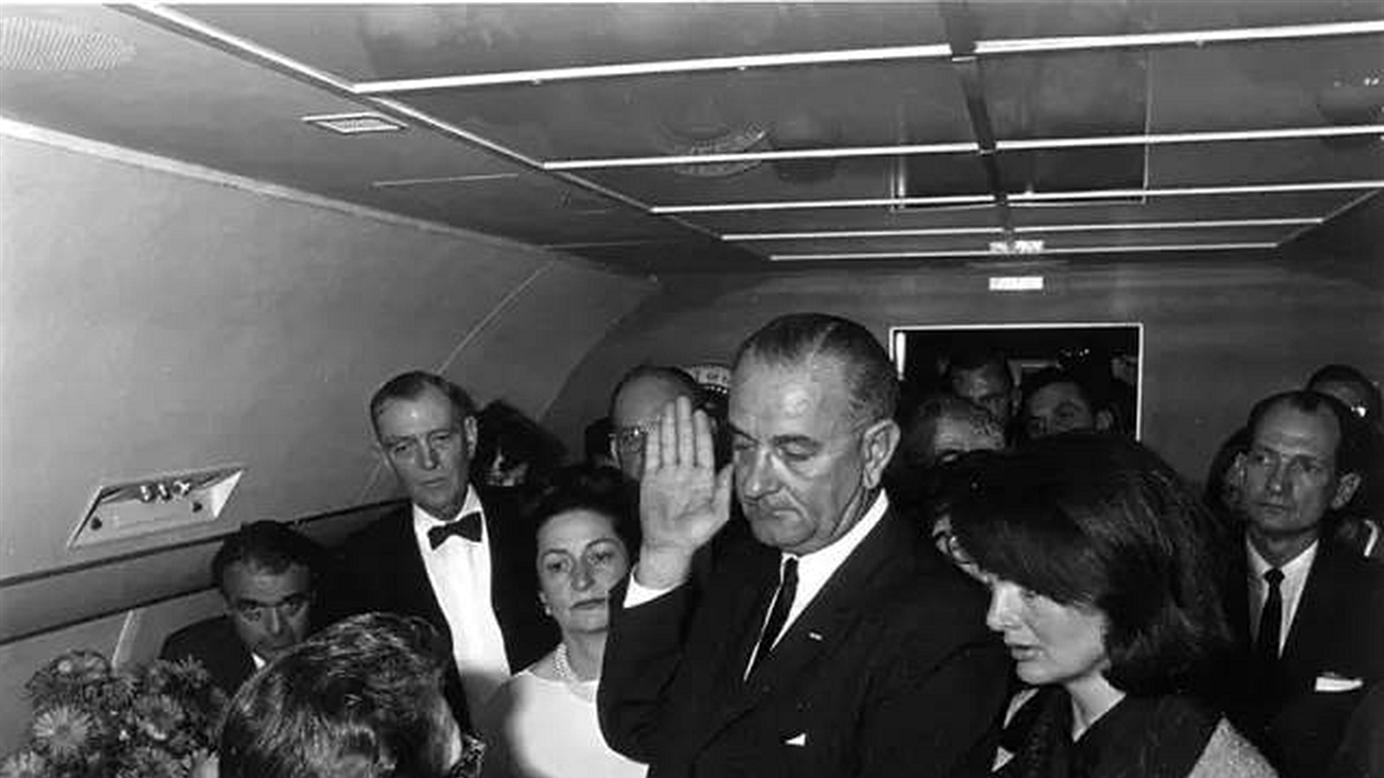 从少帅夫人到癌症患者，于凤至1940年赴美，机场拥抱藏着救赎