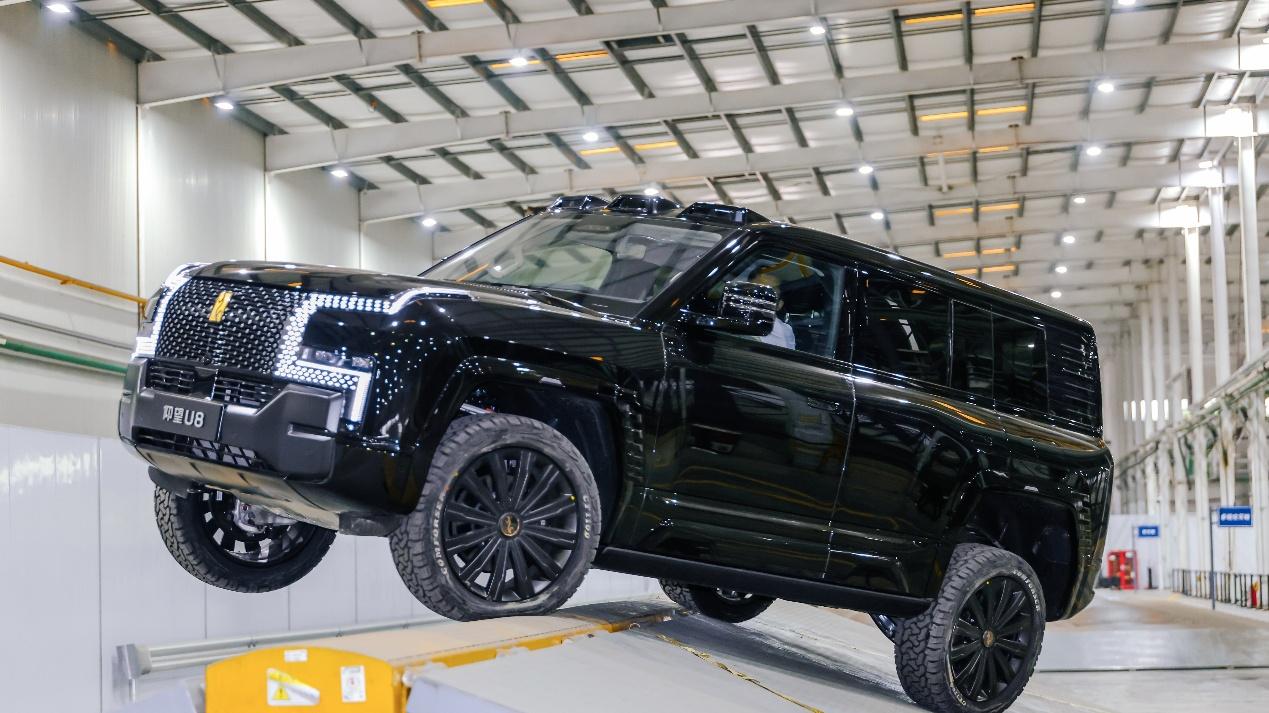 比亚迪把“天门山”搬进厂房内，室内玩转极限越野！