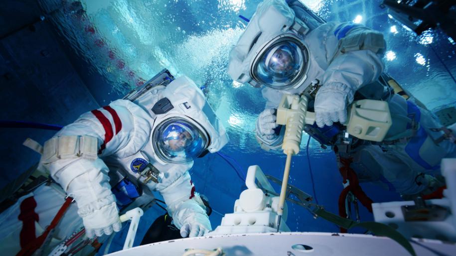 刚刚，张陆再创历史！中国第4位在轨超300天航天员诞生！首位外籍航天员2026年将登中国空间站，为啥