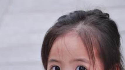 不要直接代替做事情，放手让孩子尝试独立处理
