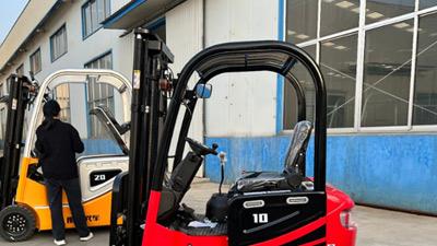 全电动四轮叉车怎么选？新手不踩坑