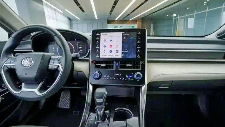 亚洲龙实车到店了，设计变了风格，混动还是主力