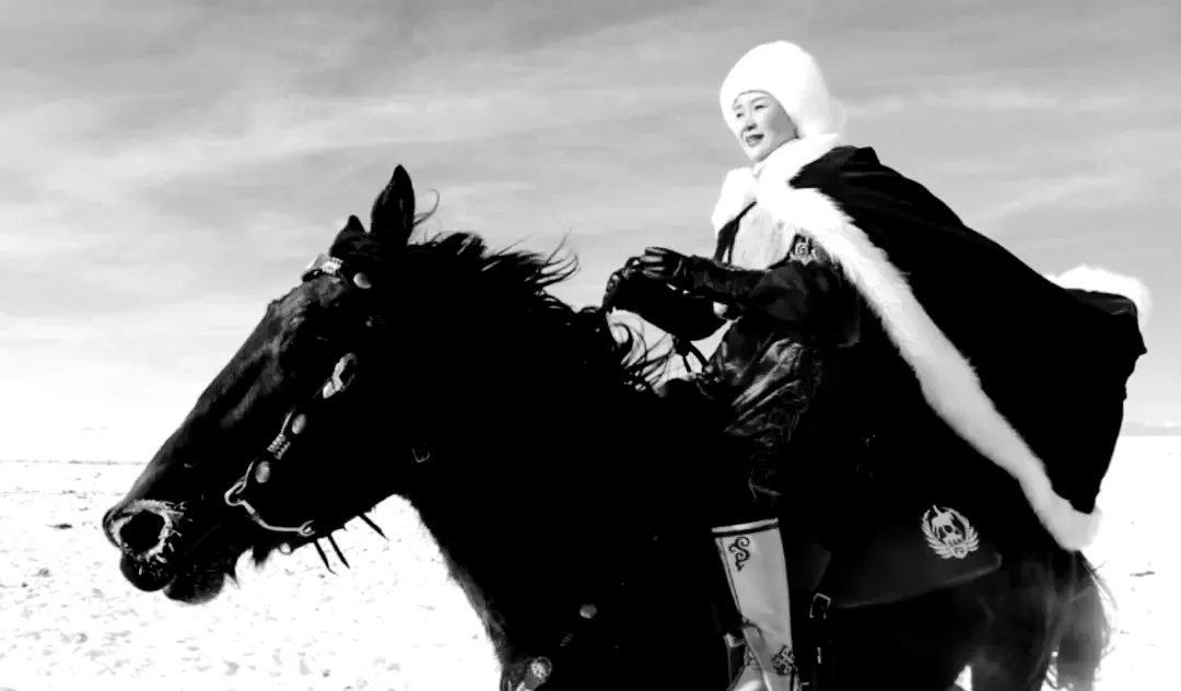 “网红”贺娇龙不幸离世，她曾是多少男人心中的白月光？