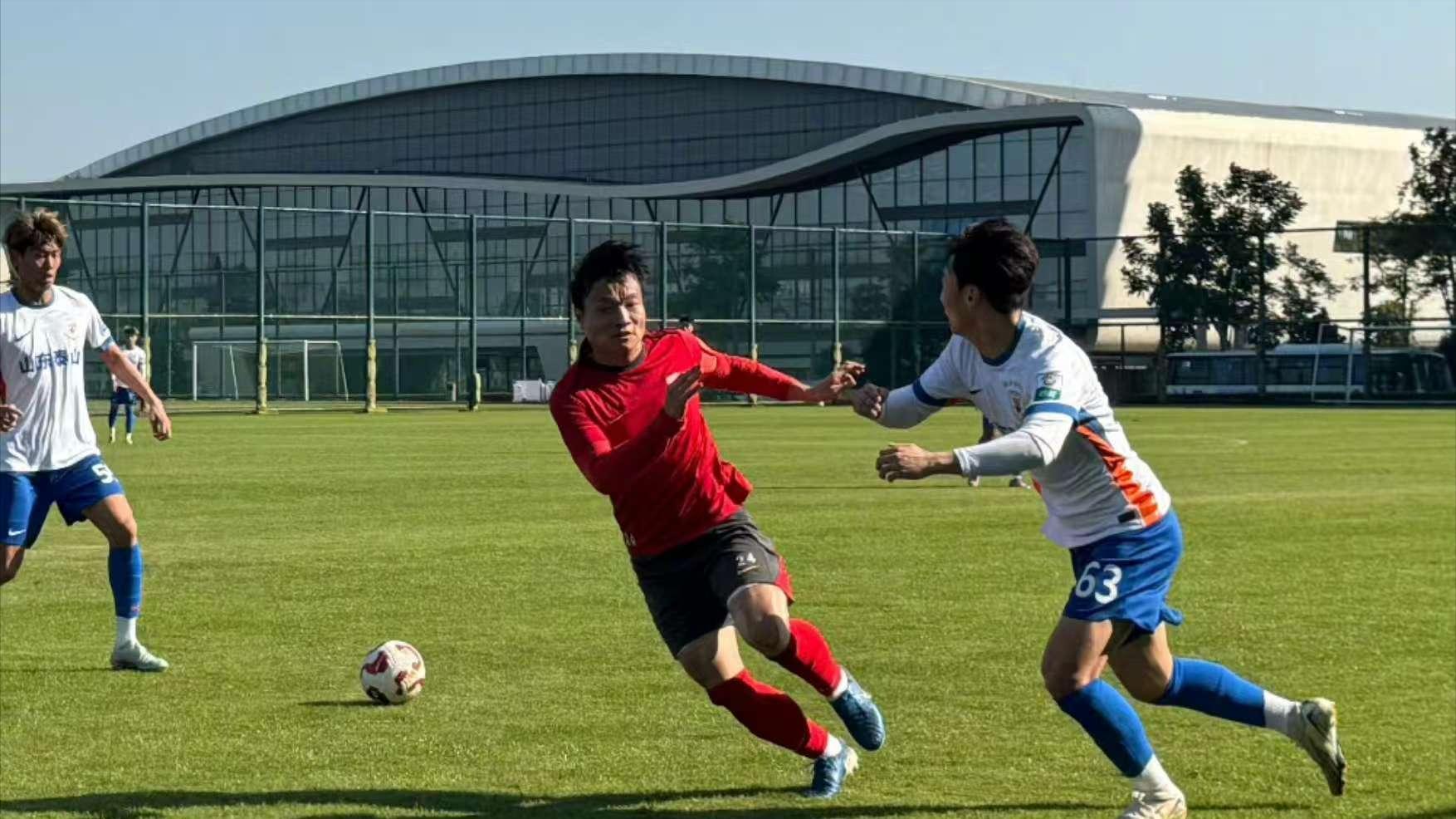 0-2，泰山海口冬训首败！长春亚泰官网：2次抓对手失误，抢断破门