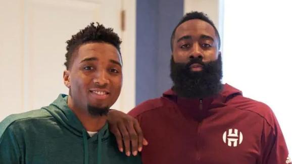 不装了，哈登突爆争议行为！伦纳德很意外，球迷：兄弟情不如争冠