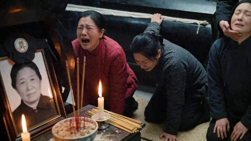 奶奶没读过一天书，却把 3 个儿媳管得服服帖帖，全村人都佩服