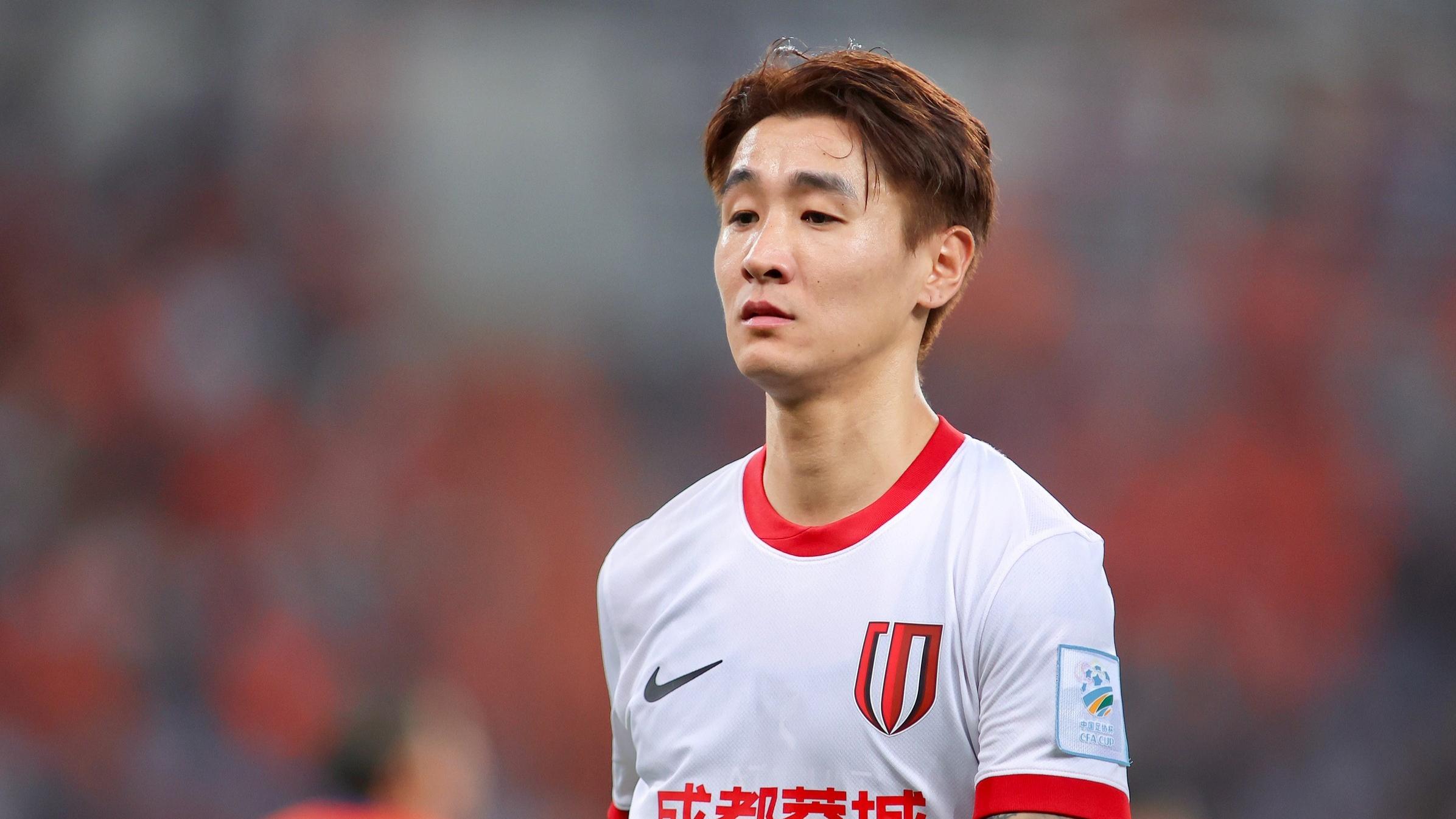 成都蓉城新外援后卫疑似曝出：俱乐部已关注他的社媒