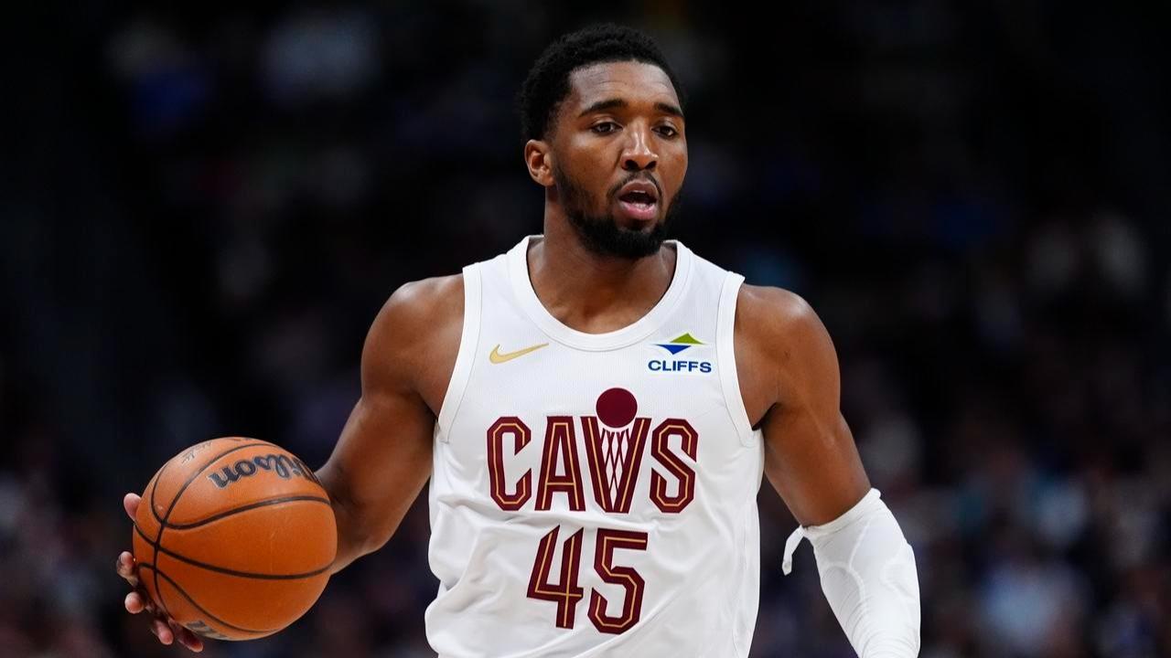 米切尔罚球绝杀掘金，徐静雨却说哈登是巨星，只因他发现了一个瞬间