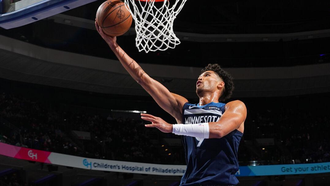 从发展到认可：朱尔斯-伯纳德凭借G联赛华丽数据赢得森林狼双向合同