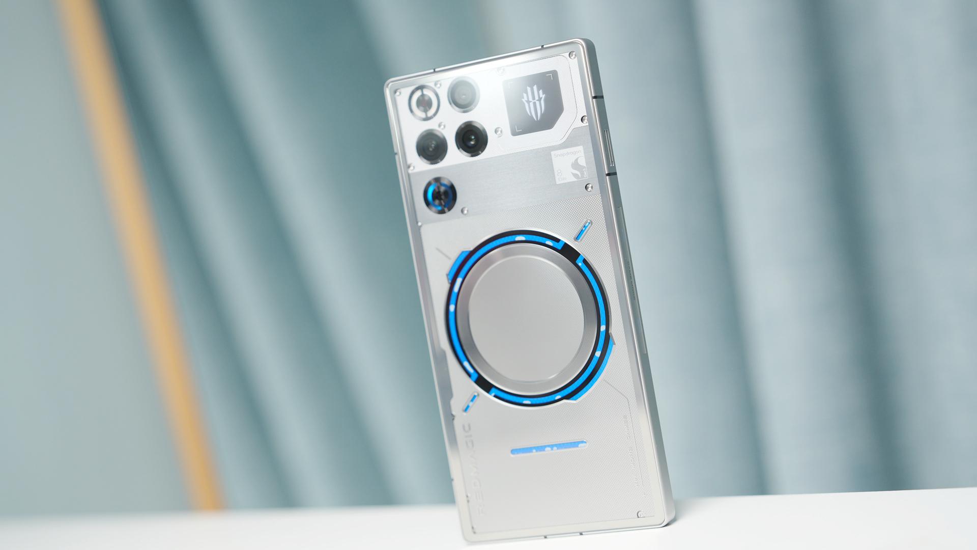 红魔11 Pro+测评：双冷加持，游戏手机天花板？