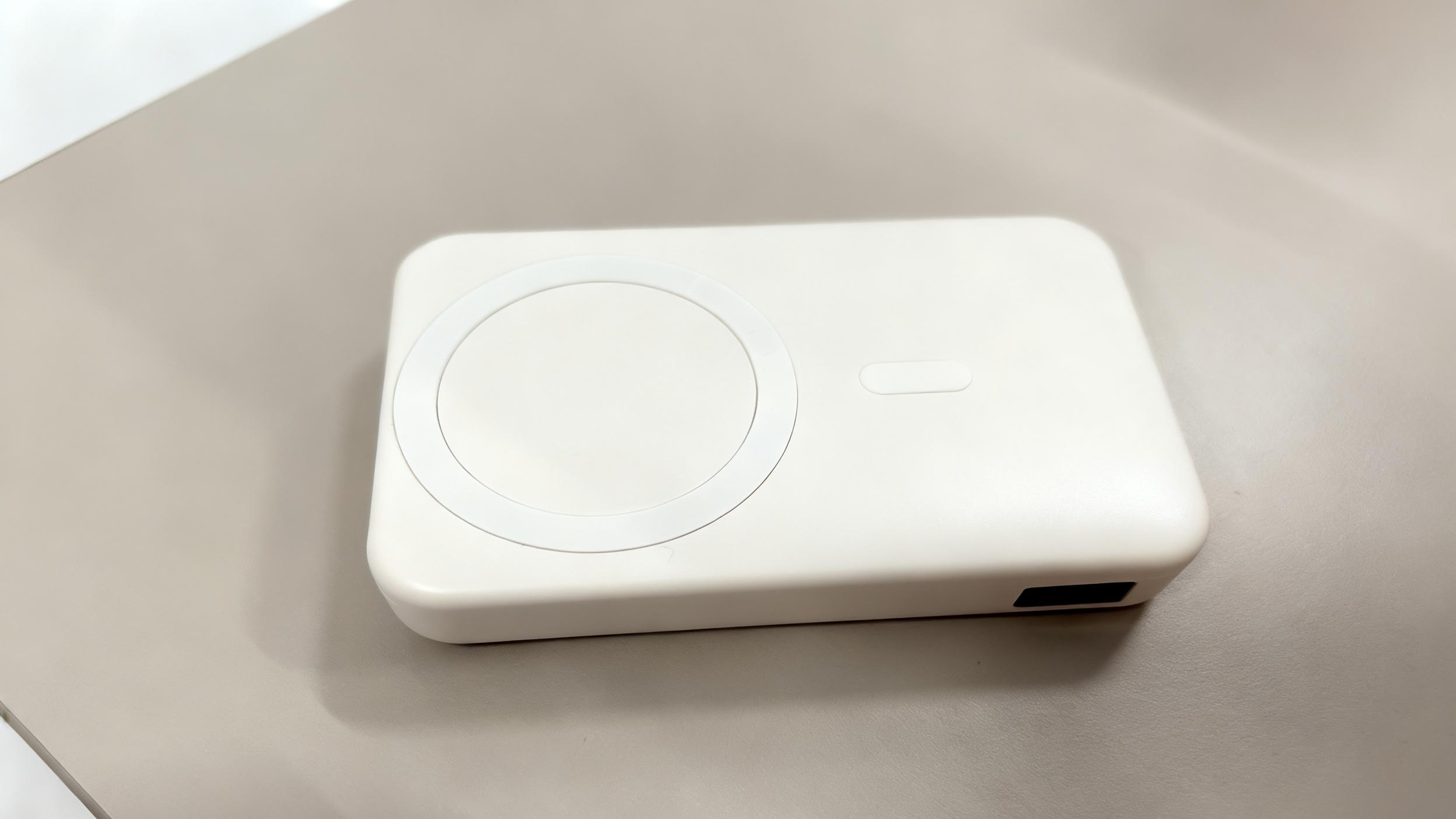 2026 qi2认证磁吸充电宝 双向 30W 快充 小巧轻便学生党日常补电首选