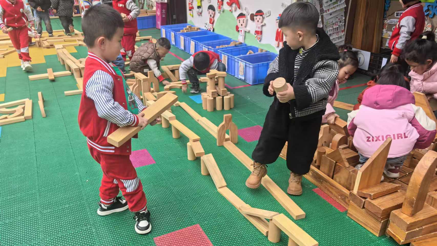 孩子在朋友家摔坏东西，打骂没用，找对教育步骤才是关键