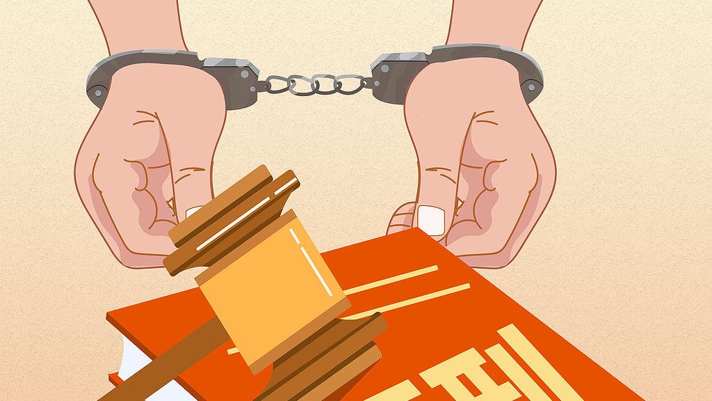 生父纵容、继母施暴，许金花伏法后更该追责谁？