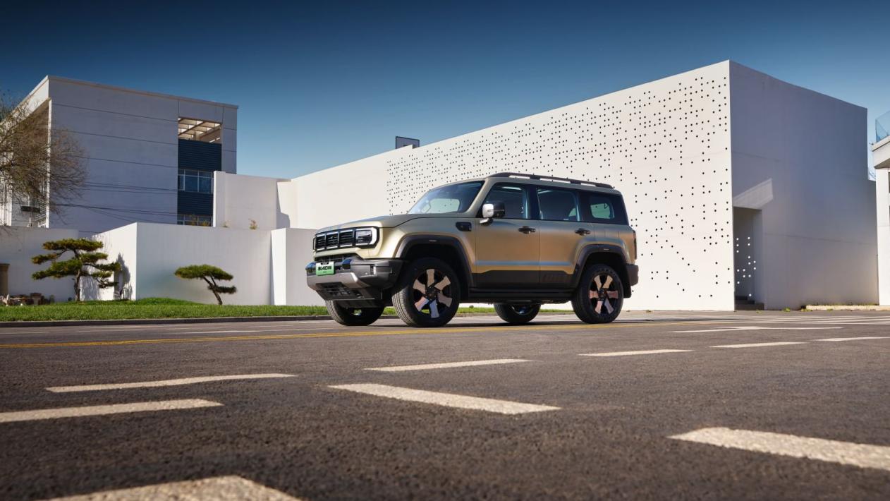 颠覆认知！一台硬派越野车，也能成为移动的城市安全堡垒