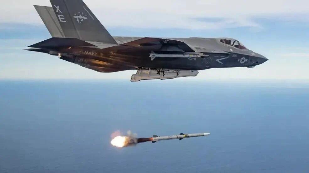 航母兵临城下，伊朗刚叫停军演，美军开火了，德黑兰已同意谈判