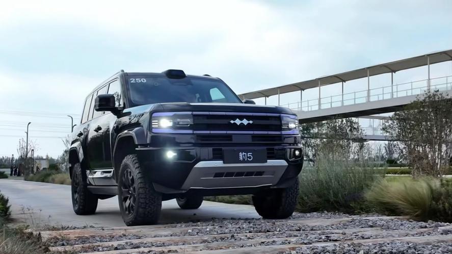 宝马“大G”要来了，目标直指奔驰G级，能行吗？