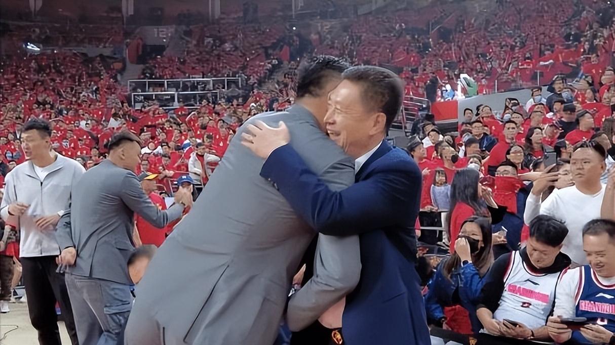 李群指导不太可能回归广东宏远执教，倘若更换主教练，外籍教练暂替会更为合适！