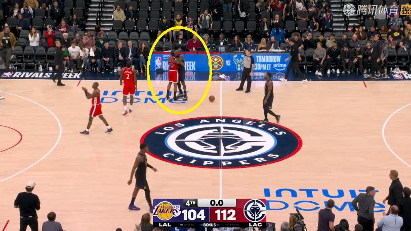 湖人憾负！东契奇32+11+8，老詹23+5+6，赛后老詹一把抱住哈登，拥抱致意