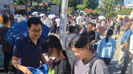 瑞众保险信阳中支开展高考专场金融消保宣教活动