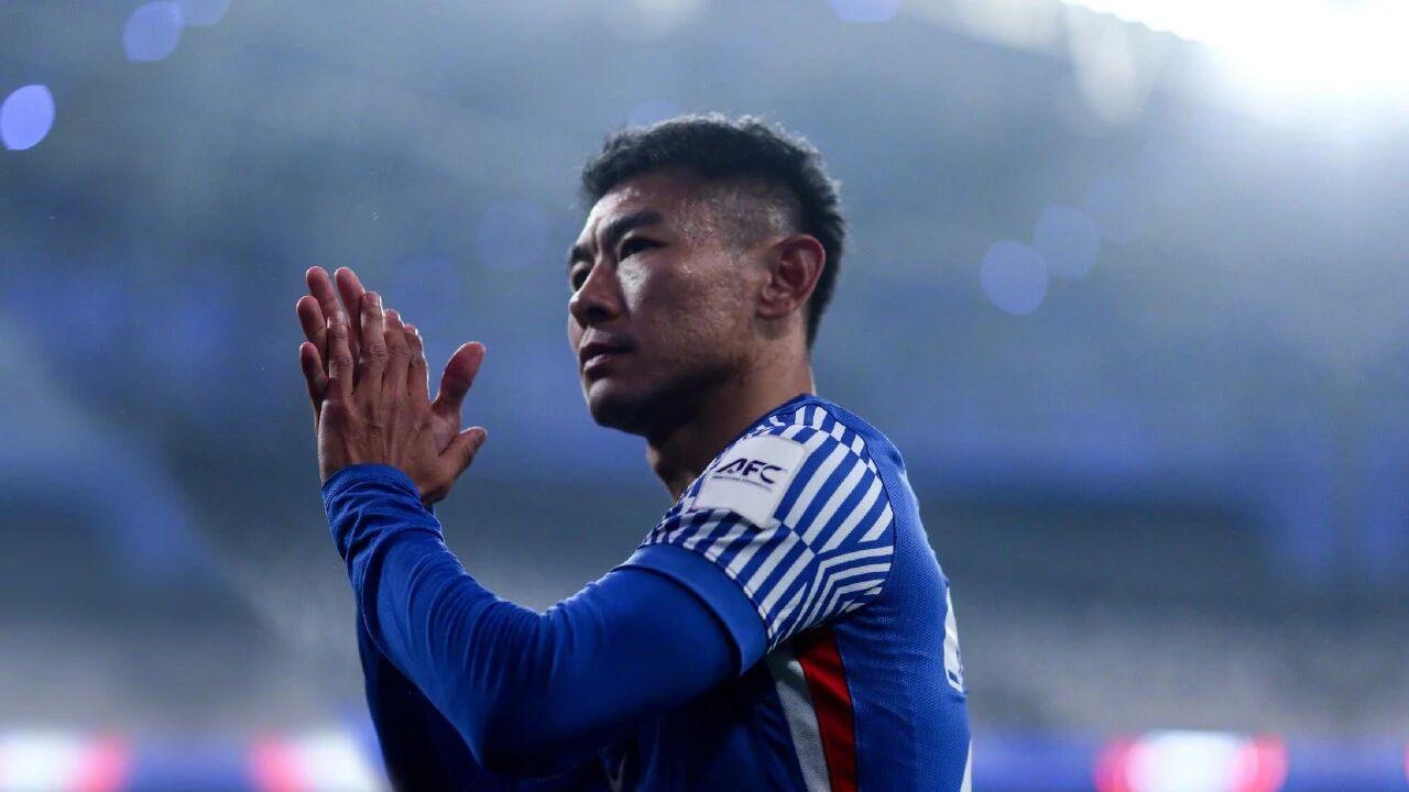 传奇转身！于汉超正式退役，以国足教练身份续写足球情缘