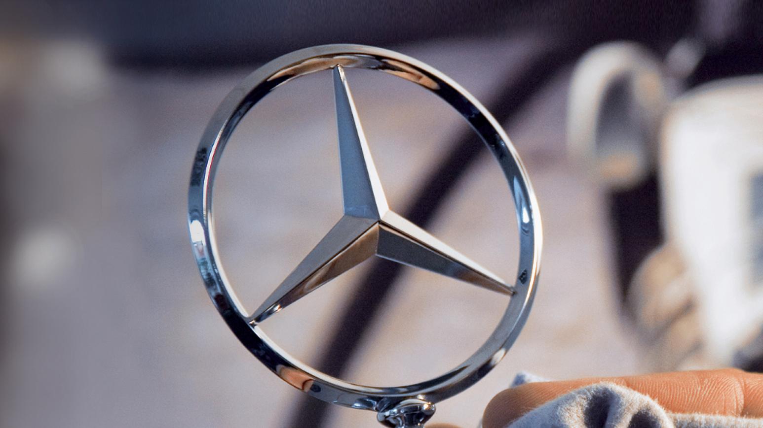 奔驰下一代S级敲定“双线并行”战略，燃油与纯电分平台打造，纯电版接替EQS