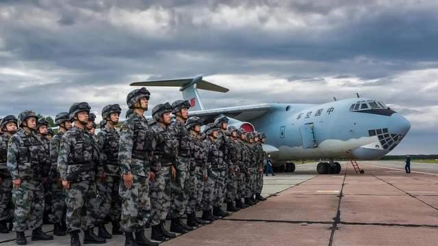 解放军秀“斩首绝招”，全程静音式清剿，台当局将逃跑无门？