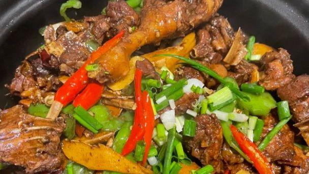 川渝夏季续命家常菜！红烧啤酒鸭软烂脱骨