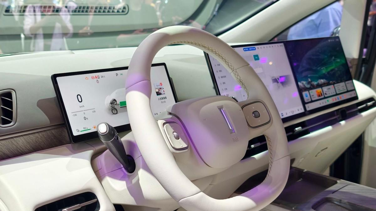 北京车展魏牌展台气场拉满，中国豪华汽车全球旗舰标杆