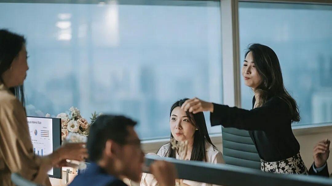 别高估和同事的关系，人走茶凉是常态