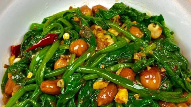 春日必吃凉菜！一勺滚烫红油，普通菠菜瞬间下饭封神