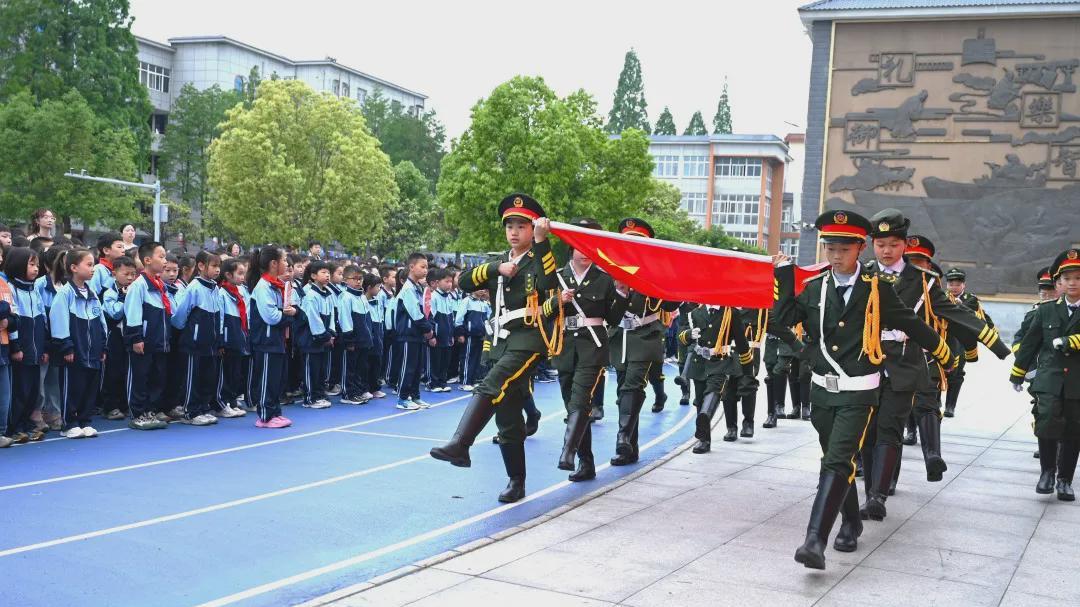 信阳市第一实验小学：劳动润童心 致敬劳动者