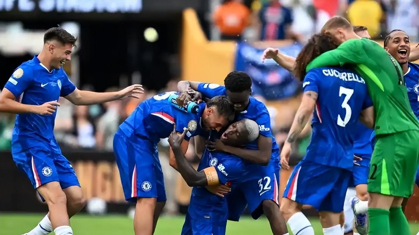 英超形势分析，维拉暴走曼联不上不下，2队难捉摸最稳只此一队