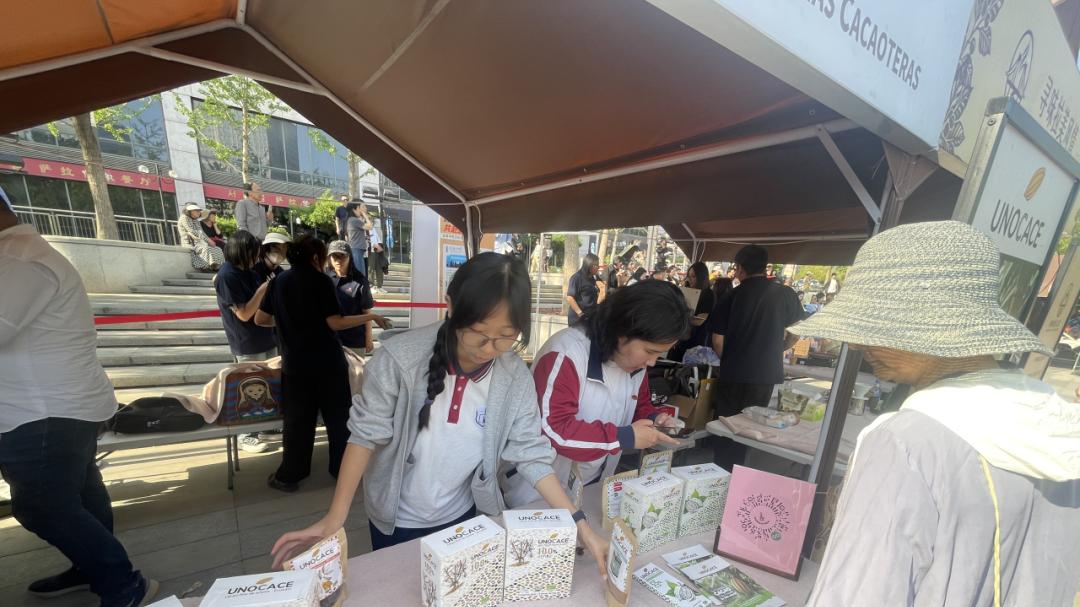 北京市古城中学师生参加南美巧克力之旅文化交流活动