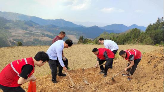 移动力量助春耕 赋能乡村促振兴