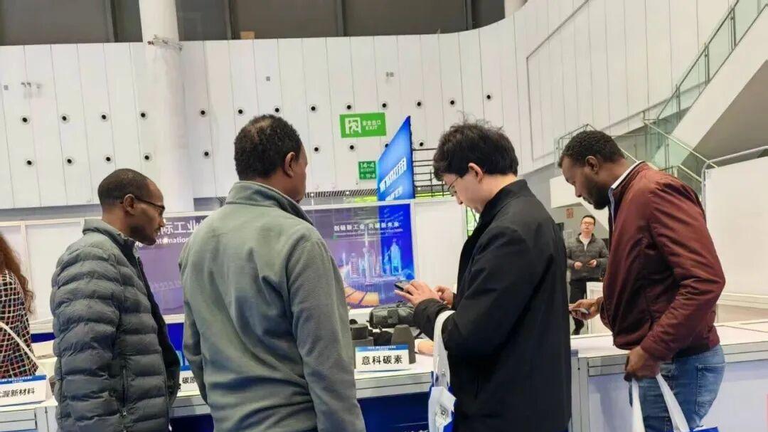 巴中组团亮相“科菁荟”  展示智能科创硬实力