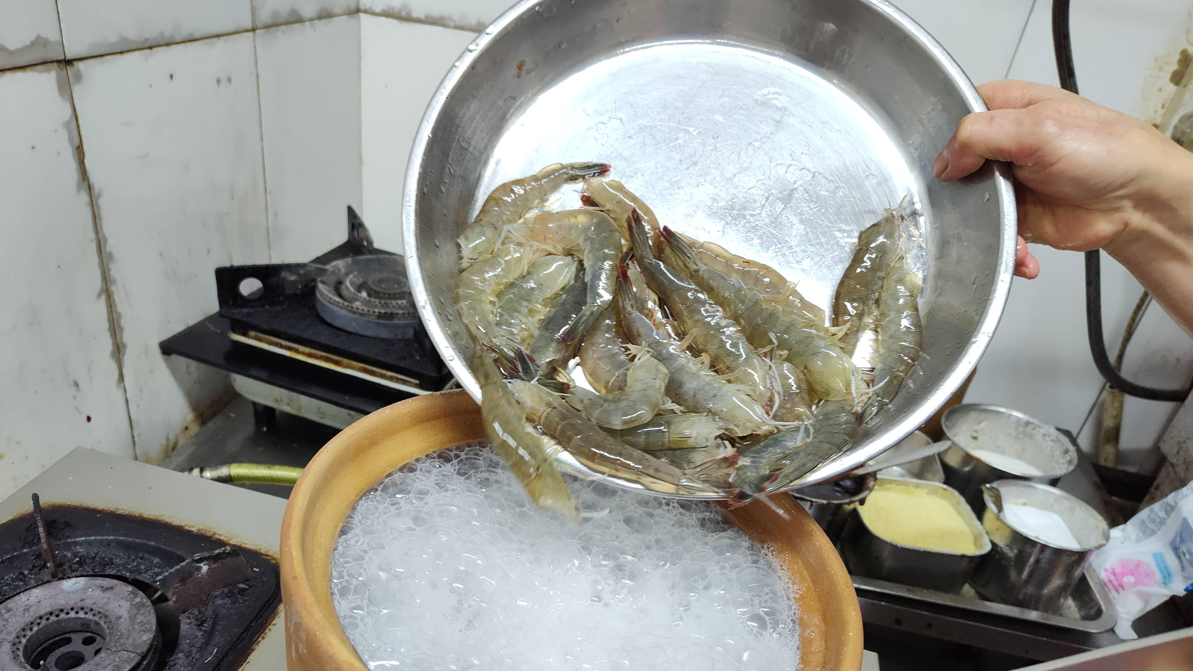 品味潮汕砂锅粥，带你了解千年传承的美食传奇