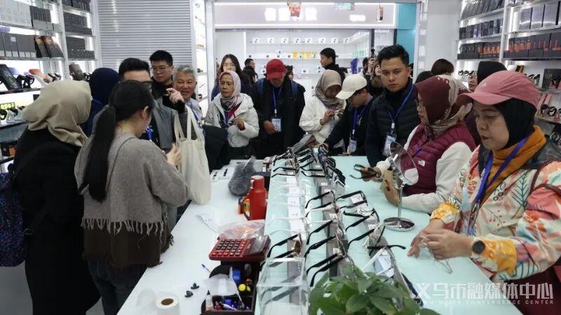 他们组团到达义乌！直奔义乌全球数贸中心！