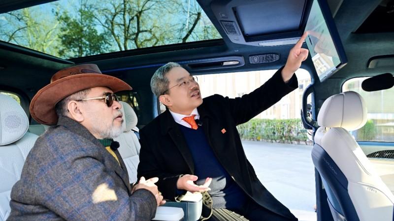 极氪009交付印尼驻华大使馆 中国豪华旗舰MPV成外交新名片