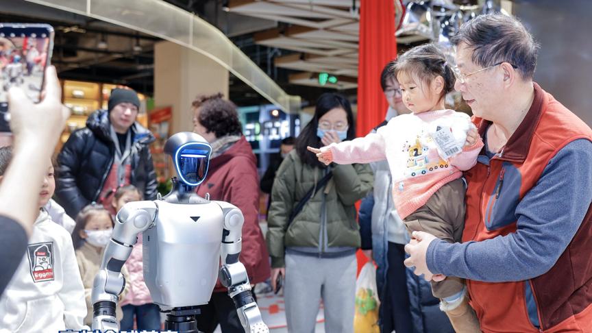 机器人扎堆亮相马年春晚  京东“机器人”搜索量2小时内环比增超300%