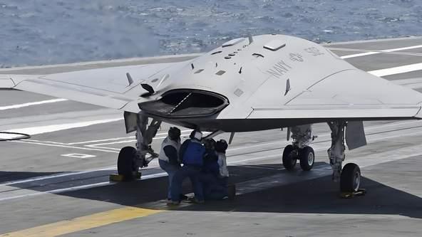 渤海惊现“某新型机”伴飞，攻击21与福建舰练战法，颠覆海战模式