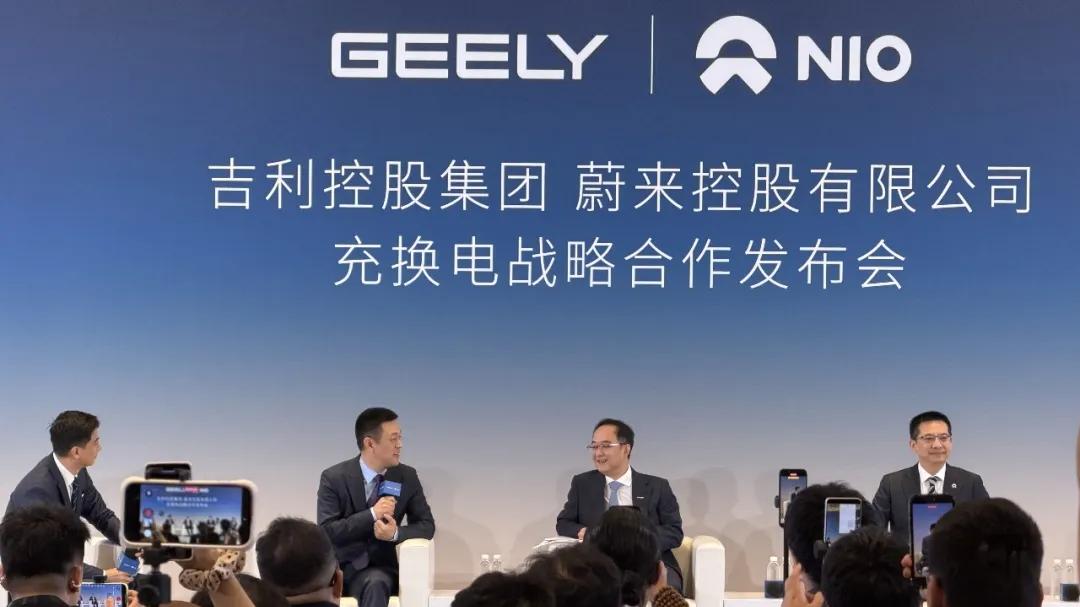 建成一万座换电站之前，蔚来等来了吉利