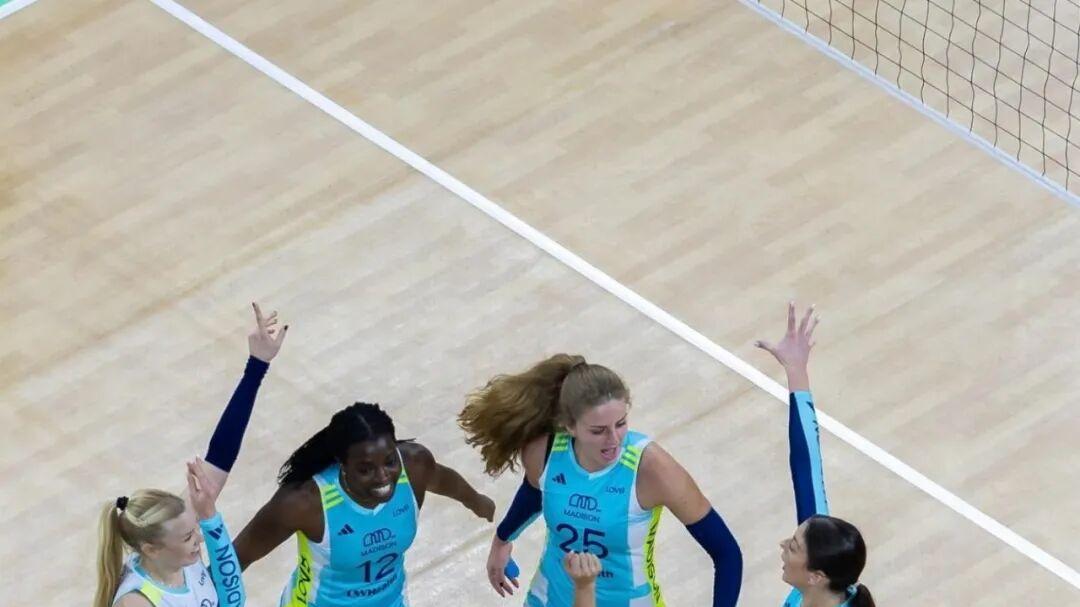 中国女排龚翔宇 登陆美国联赛首秀封神 率队横扫对手荣膺MVP