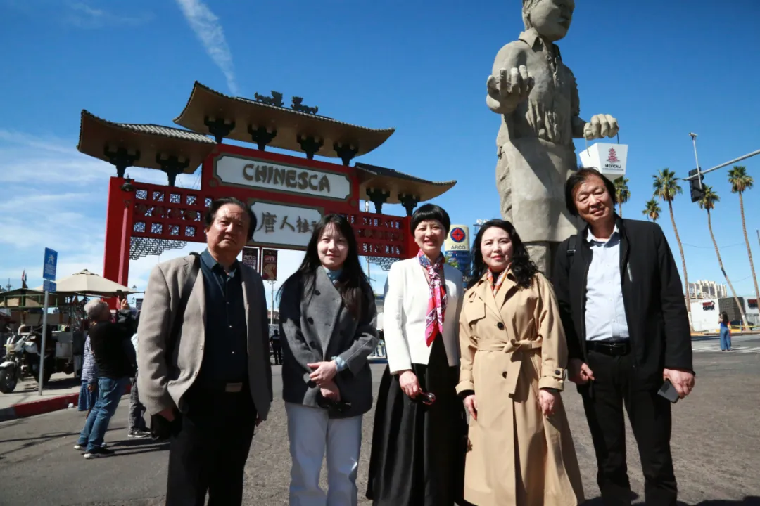 江苏省中国画学会艺术家亮相墨西卡利“欢乐春节·马年送福”