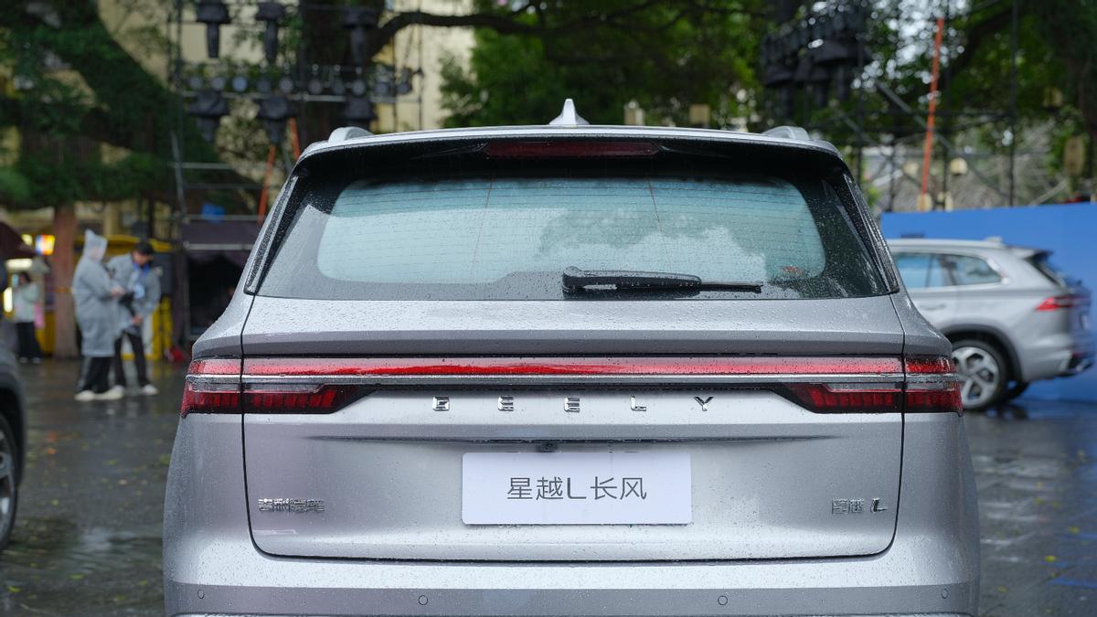 在新能源的喧嚣中，它成了燃油车市场的逆行者