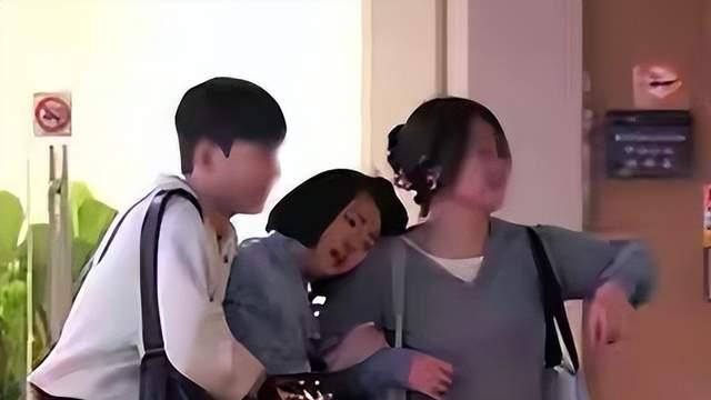 汪小菲开播忘记开美颜，满脸坑坑洼洼太真实，却被质疑割双眼皮