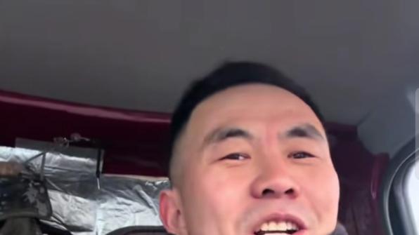 “谢啥，咱是山东老家来的！”青岛货车司机高速出手救援，全网暖哭