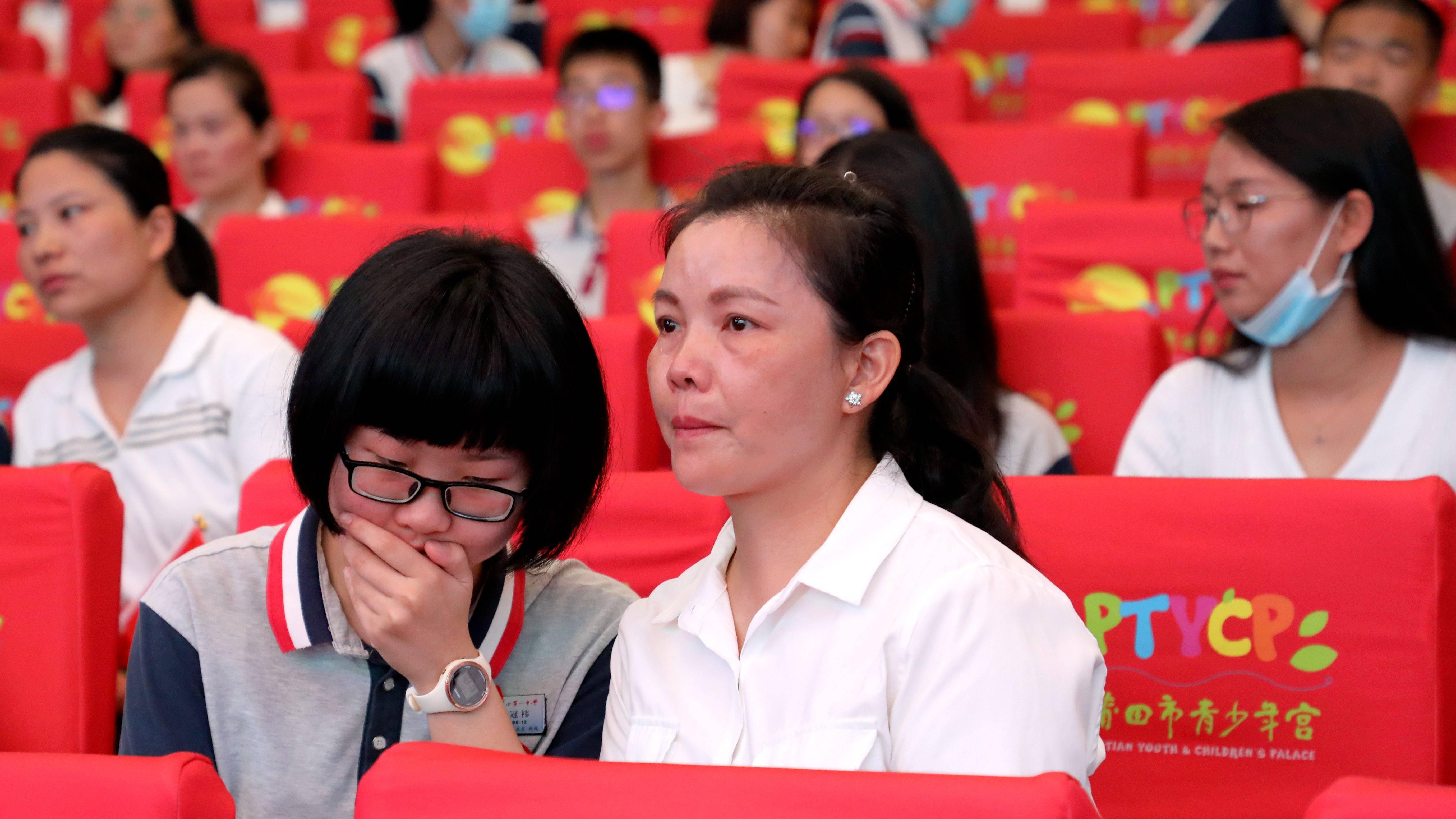 戏精附体的“感恩”教育，为什么总能收获感动