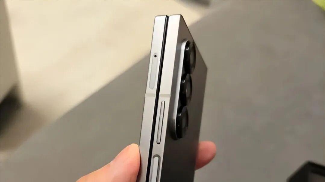 三星“破天荒”大跳水，跌价5400元，折叠屏价格不再高高在上