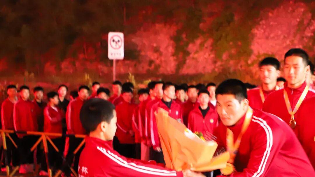 4金🥇4银🥈10铜🥉！鹅坡学子载誉归来