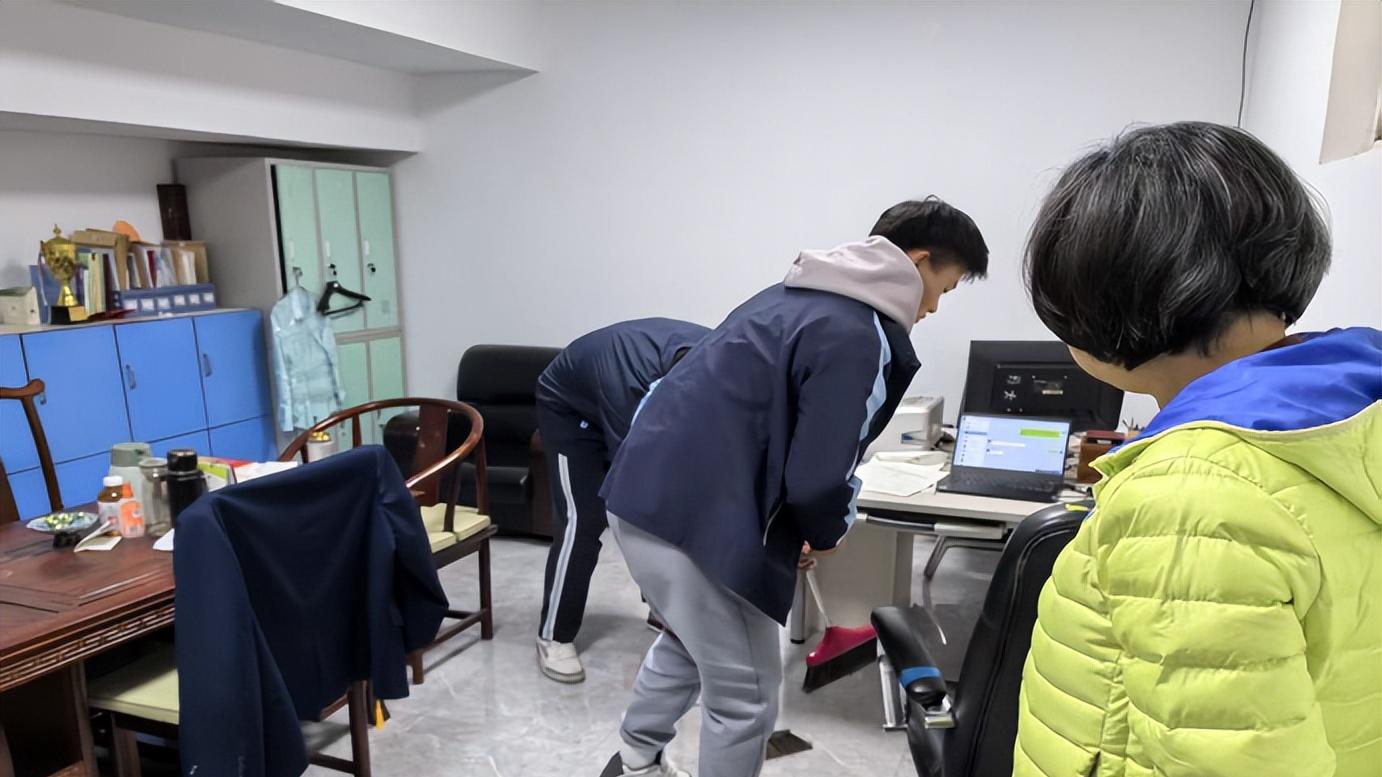 学雷锋·净美校园——以微小行动，赴温暖之约！